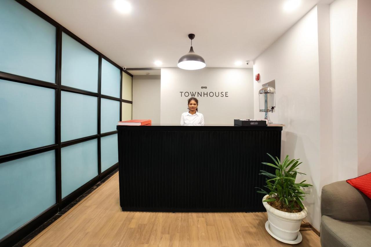 Oyo Townhouse 019 Anand Vihar Otel Yeni Delhi Dış mekan fotoğraf